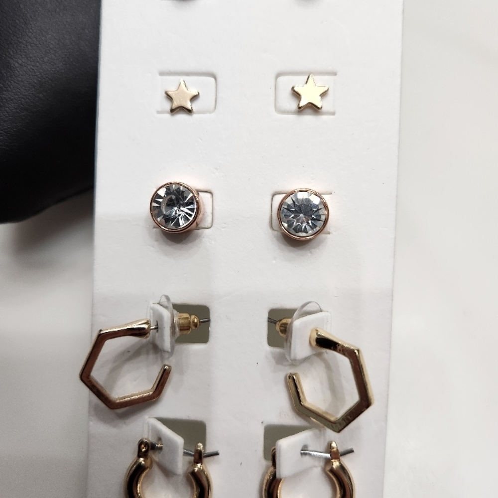 Express Gold Earring Set - Picture 4 of 4
